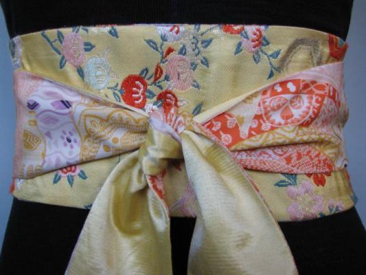 Come Indossare un Kimono Giapponese: Storia, Caratteristiche e Tradizioni